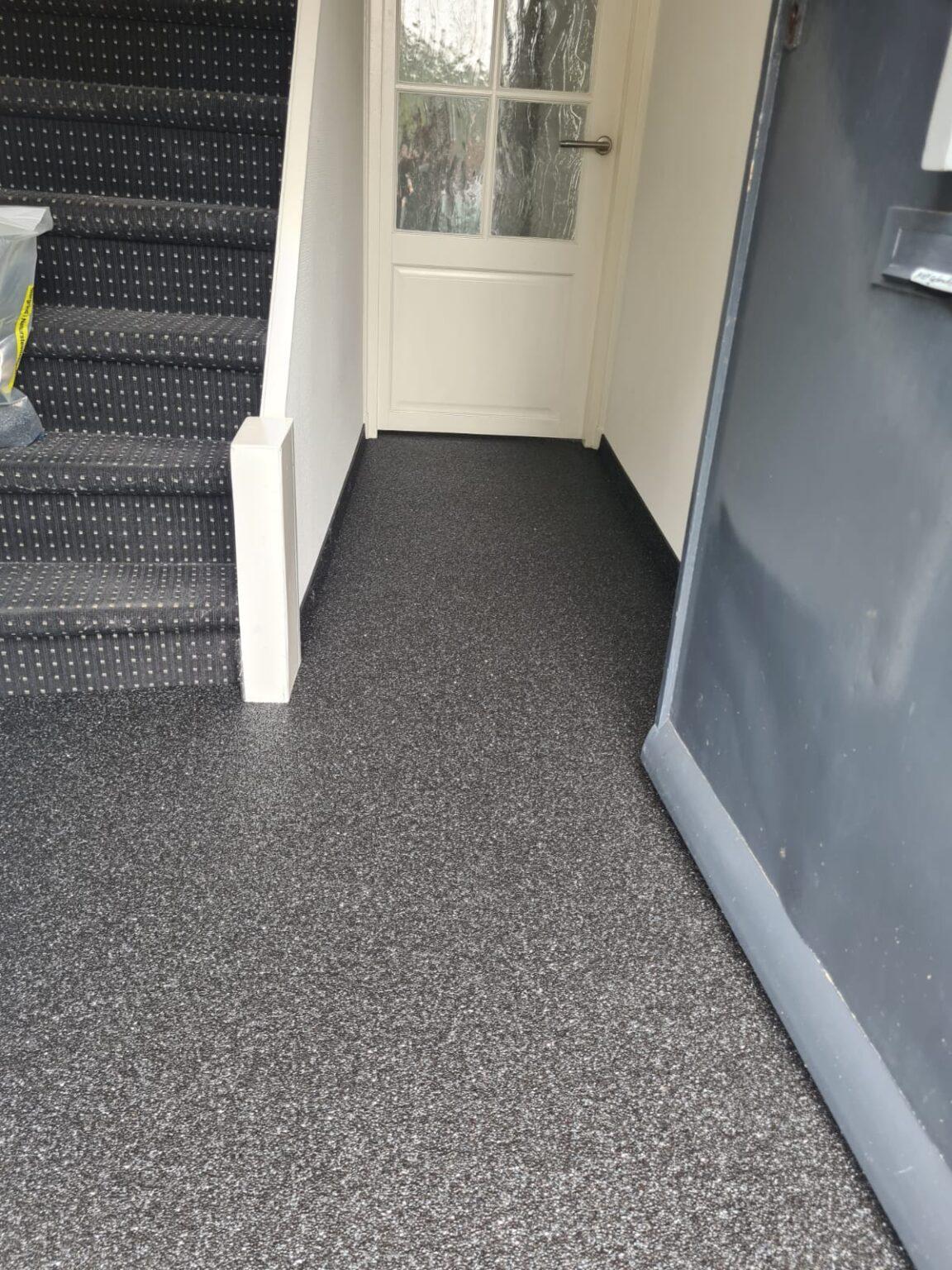 Krystalstone10% Solid Black met 90% brilliant Black 2 3mm in Lindenheuvel1